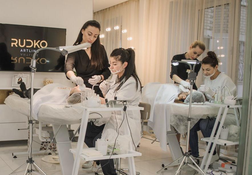 Permanent makeup training - basic course in permanent makeup school